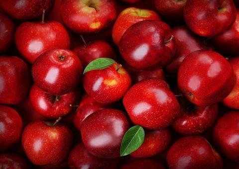 Comer uma maça por dia previne cinco tipos de câncer, comprova estudo