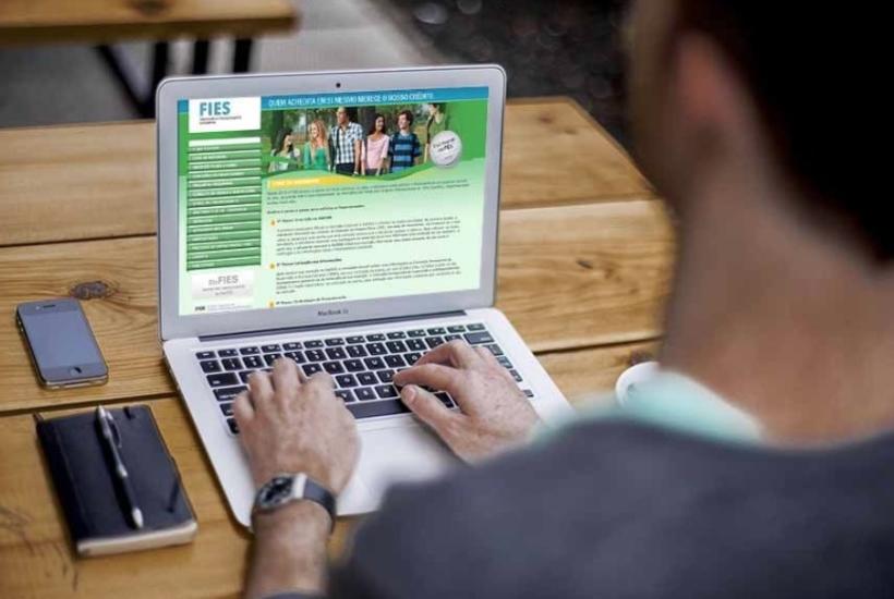 Fies poderá ser abatido para atrair brasileiros ao Mais Médicos