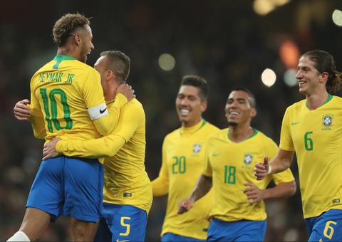 Com gol de Neymar, Brasil supera o Uruguai em amistoso