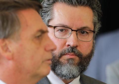 Futuro chanceler cita discos voadores em palestra e alega 'senso de humor'