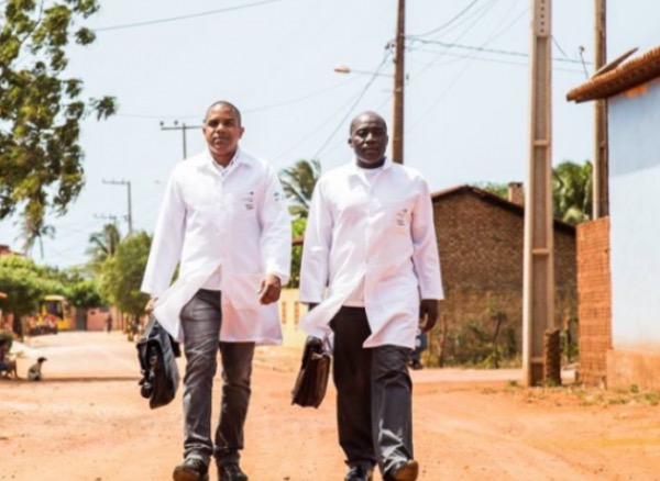 Conselho diz que 611 cidades podem ficar sem médico após saída dos cubanos