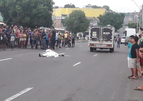 Motociclista morre após ter cabeça esmagada em acidente com ônibus em Manaus