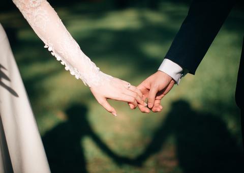 Mulher descobre traição de noivo e decide se vingar no altar