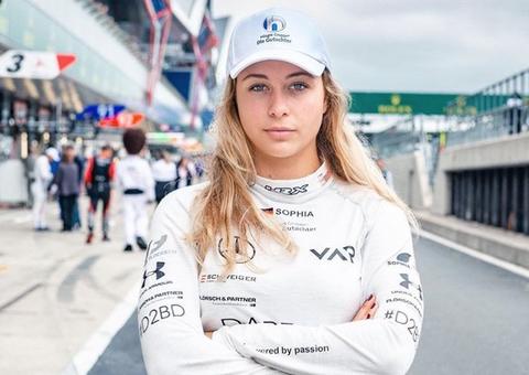 Piloto alemã de 17 anos sofre fratura na coluna em acidente chocante na Fórmula 3