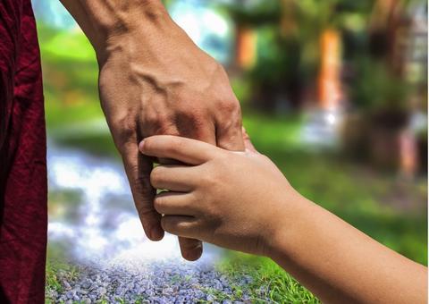 Em Manaus, casal formaliza união estável para adotar menino soropositivo 