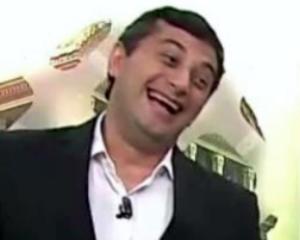 Wilson Lima age como  um técnico com cartolas dizendo para ele como deve montar o time 