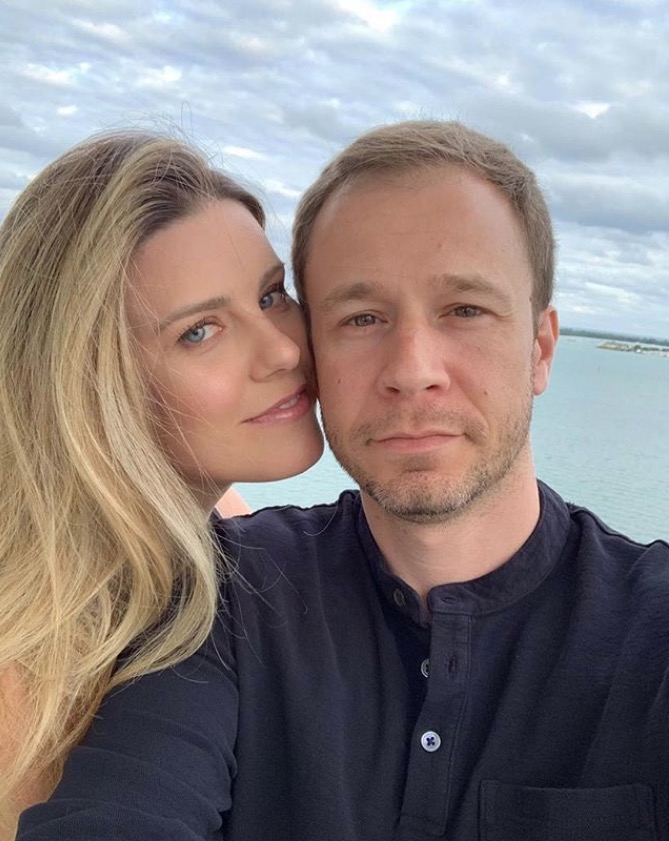 Tiago Leifert ganha declaração da esposa pelos 8 anos de relacionamento