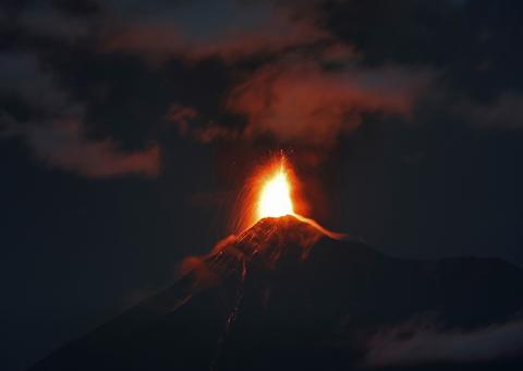 Guatemala emite alerta vermelho e evacua entorno de vulcão prestes a explodir