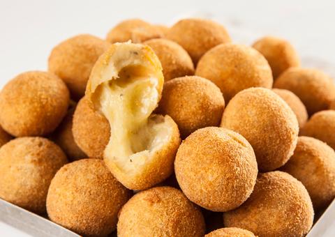 Conheça os alimentos que pioram sua TPM