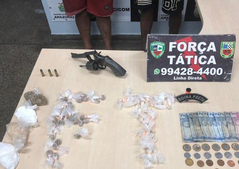 Dupla é presa com revólver e drogas em avenida de Manaus