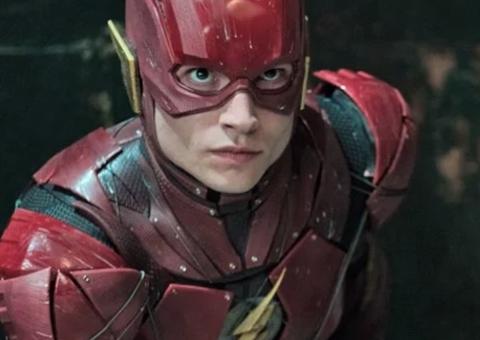 Ezra Miller promete que filme solo do Flash será ‘muito louco’