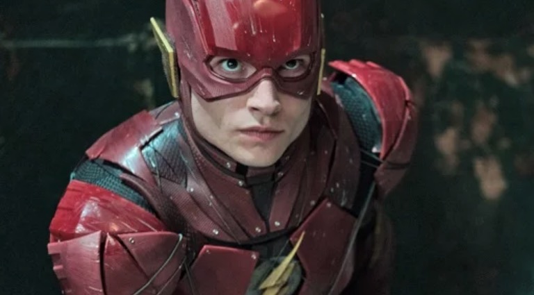Ezra Miller promete que filme solo do Flash será ‘muito louco’
