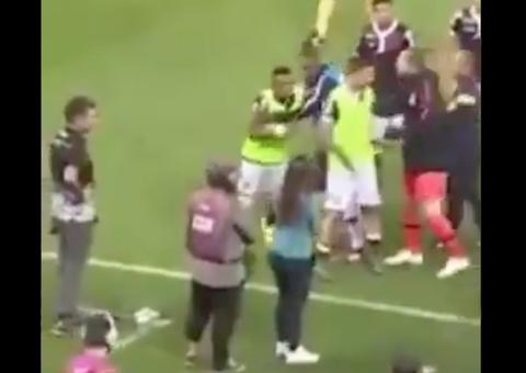 Vídeo mostra repórter da Globo sendo apalpada durante entrevista