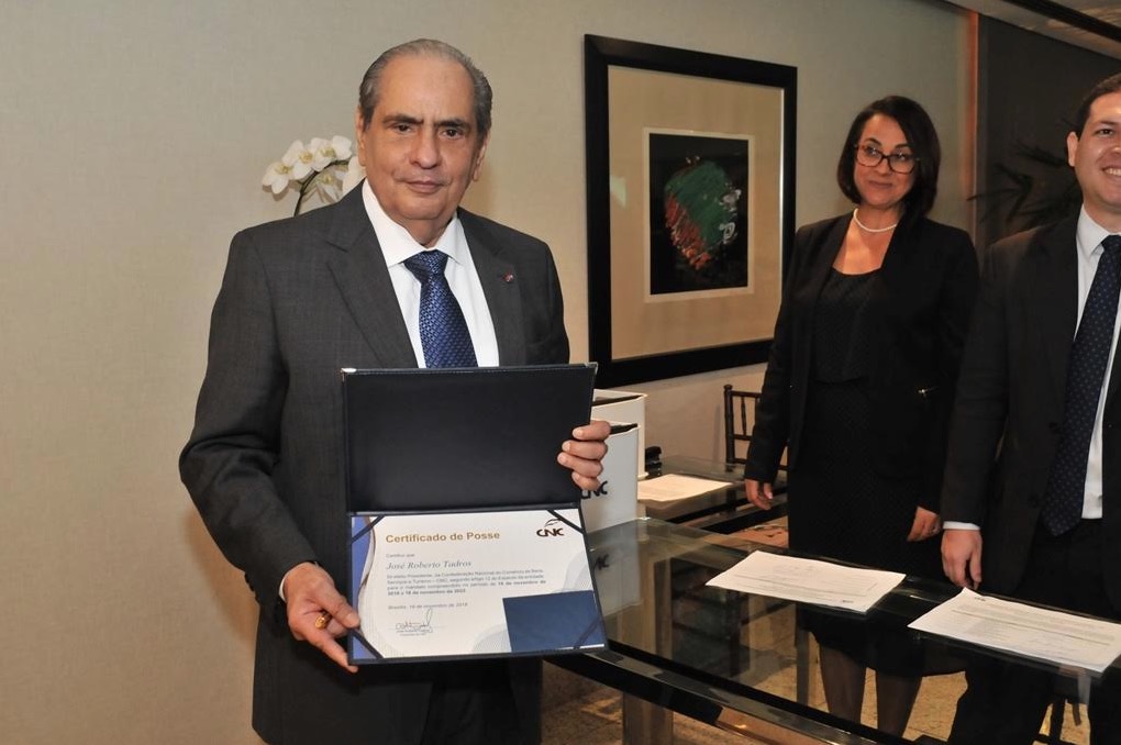 Roberto Tadros toma posse como presidente da Confederação Nacional do Comércio 