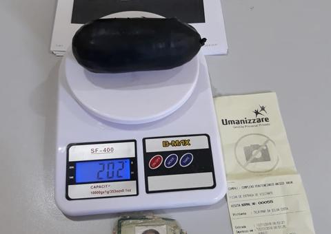 Sete visitantes são detidas tentando entrar com drogas em presídios de Manaus