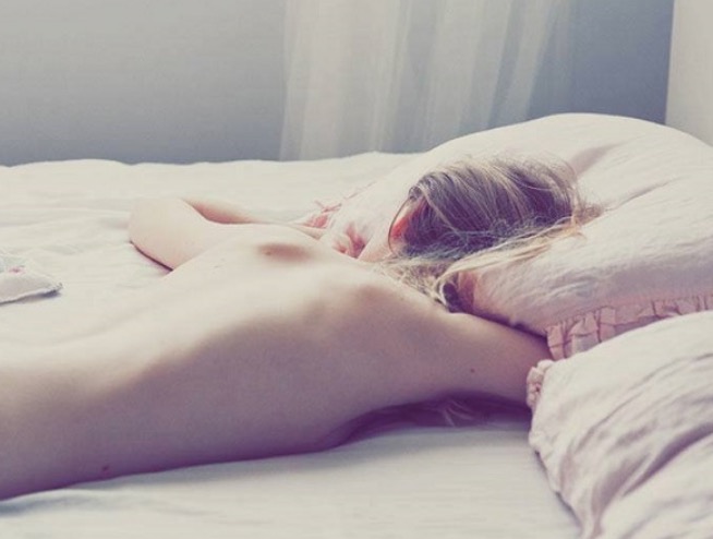 5 motivos para dormir sem roupa