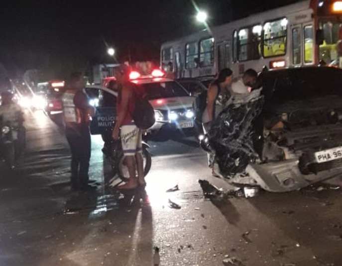 Dois acidentes de trânsito com feridos marcam fim de feriado prolongado em Manaus