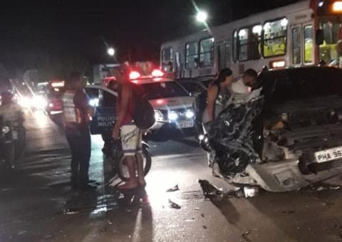 Dois acidentes de trânsito com feridos marcam fim de feriado prolongado em Manaus