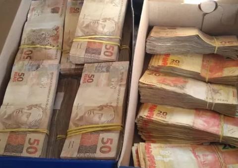 Polícia Federal encontra milhares de notas de dinheiro em caixas de sapato na casa de prefeito