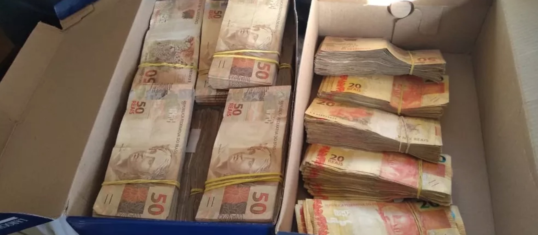 Polícia Federal encontra milhares de notas de dinheiro em caixas de sapato na casa de prefeito