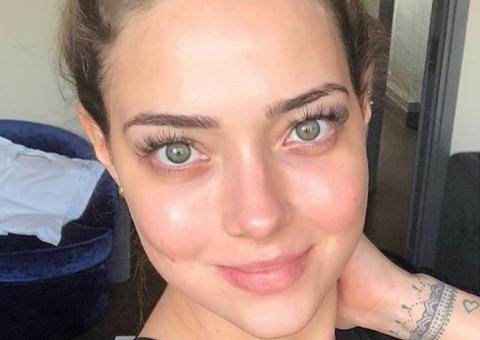 Mãe do filho de Neymar, Carol Dantas exibe corpo sarado na web