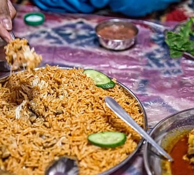 Mulher mata o namorado, cozinha e serve com arroz a diversas pessoas