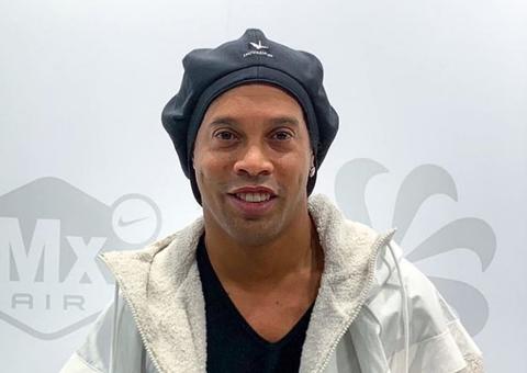 Ministério Público apreende veículos de luxo e obra de arte em casa de Ronaldinho Gaúcho
