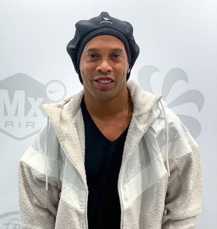 Ministério Público apreende veículos de luxo e obra de arte em casa de Ronaldinho Gaúcho