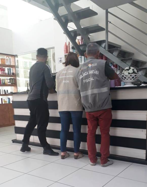 Vigilância Sanitária fiscaliza mais de 50 salões de beleza em Manaus