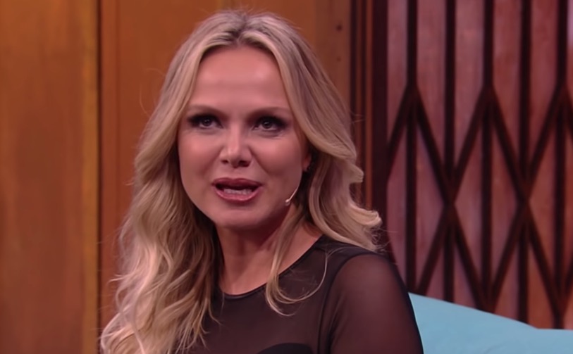 Eliana fala sobre masturbação feminina e dá chicotadas em Tatá Werneck