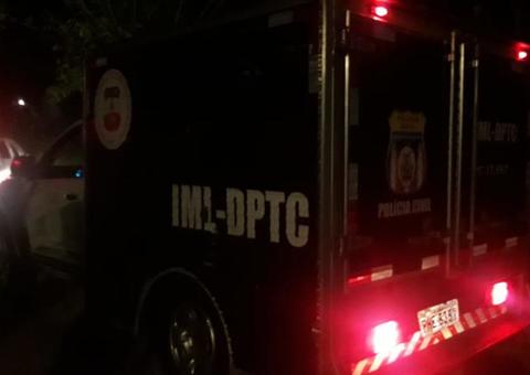 Homem é assassinado com 15 tiros no meio da rua em Manaus