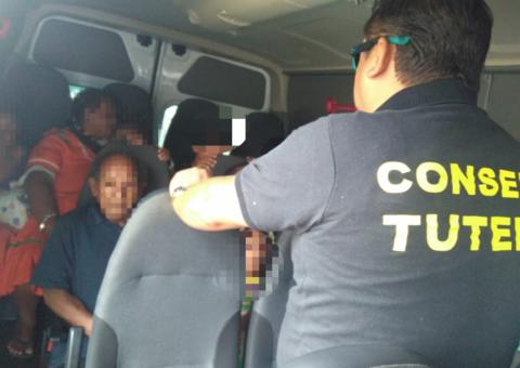 Venezuelanos são denunciados por fazerem crianças pedirem dinheiro em Manaus