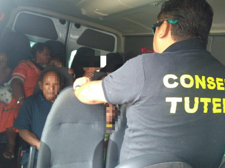 Venezuelanos são denunciados por fazerem crianças pedirem dinheiro em Manaus