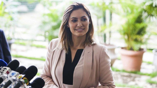 Michelle Bolsonaro diz que todos os rótulos sobre o marido vão cair: 'Ele é um príncipe'