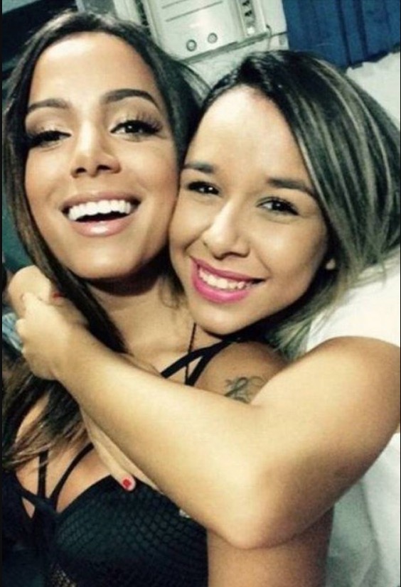 Ex-fã de Anitta deixa de trabalhar com cantora e internautas suspeitam de briga
