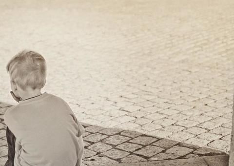 Menino de 9 anos é espancado até a morte pelos familiares por não fazer dever de casa