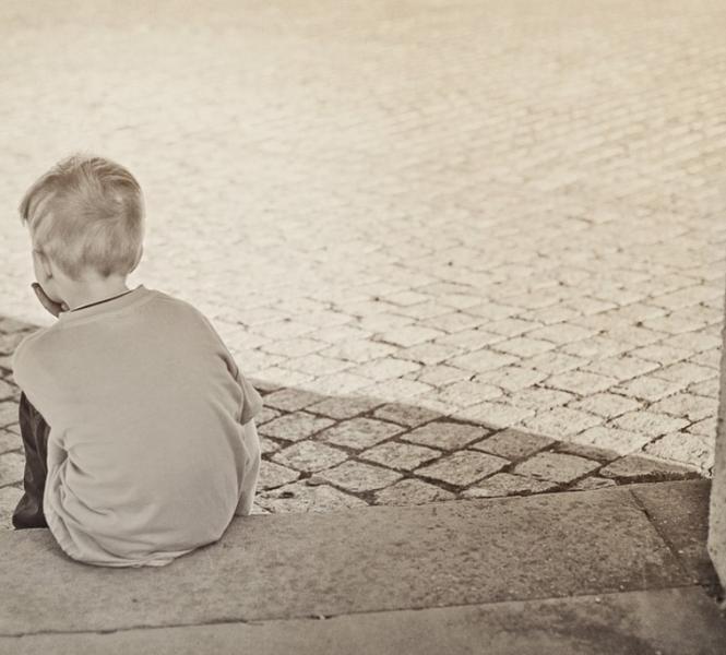 Menino de 9 anos é espancado até a morte pelos familiares por não fazer dever de casa