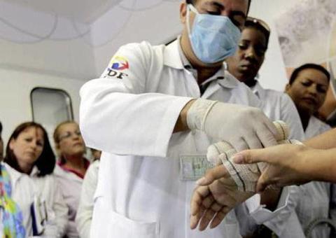 Conselhos de medicina vão acelerar registro de recém-formados para participar do Mais Médicos