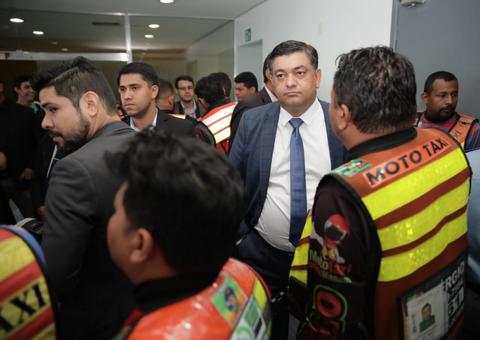 Mototaxistas ameaçam deputados que esvaziaram sessão na Aleam