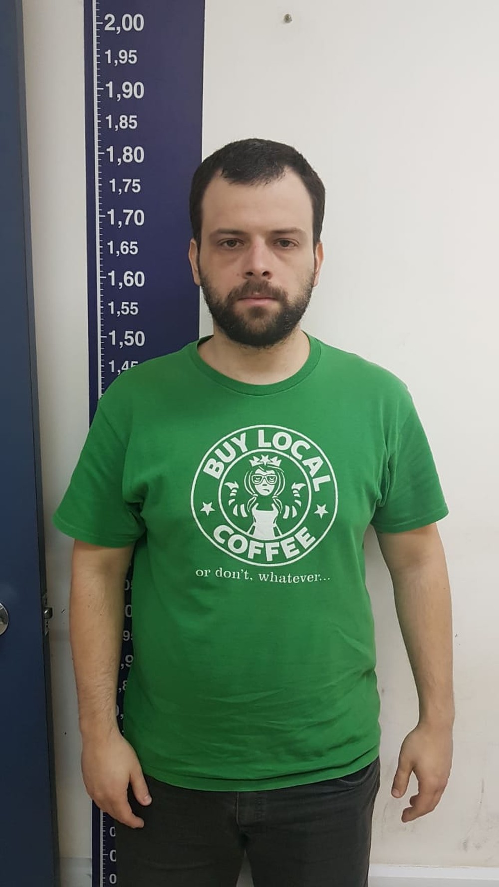 Professor preso tinha 48 mil arquivos de pornografia infantil, diz polícia