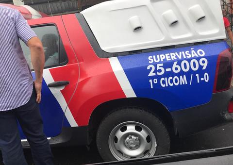 Mulher é levada como refém durante assalto a vidraçaria em Manaus 