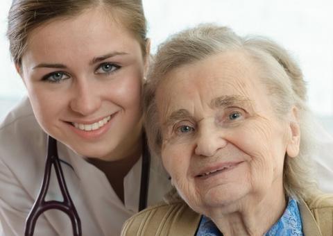 Curso de Cuidador de Idoso tem inscrições abertas em Manaus