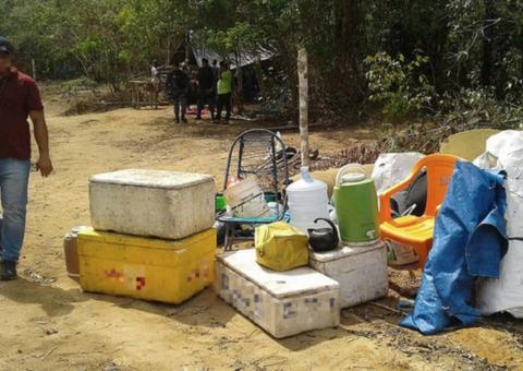 Após sete anos, invasores voltam a ocupar terreno e tem barracos demolidos em Manaus