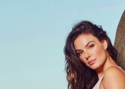 Ísis Valverde mostra corpinho 3 dias após dar à luz a Rael