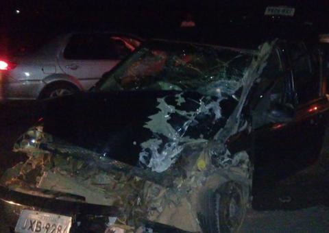 Cinco pessoas ficam feridas após carro e caminhão se chocarem violentamente na AM-070