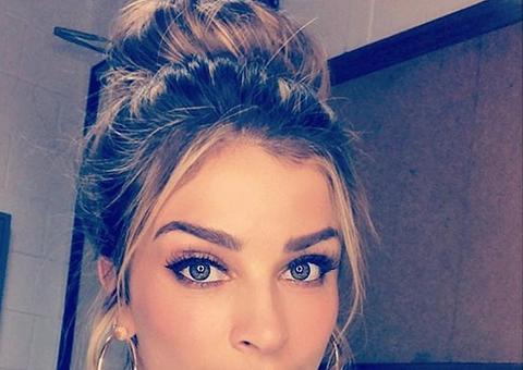 Grazi Massafera impressiona com equilíbrio e flexibilidade em foto 