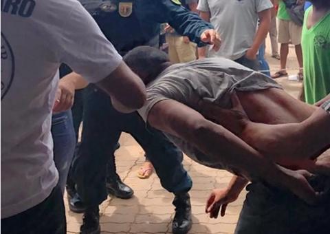 Venezuelano é espancado por brasileiros após suposto furto de desodorantes