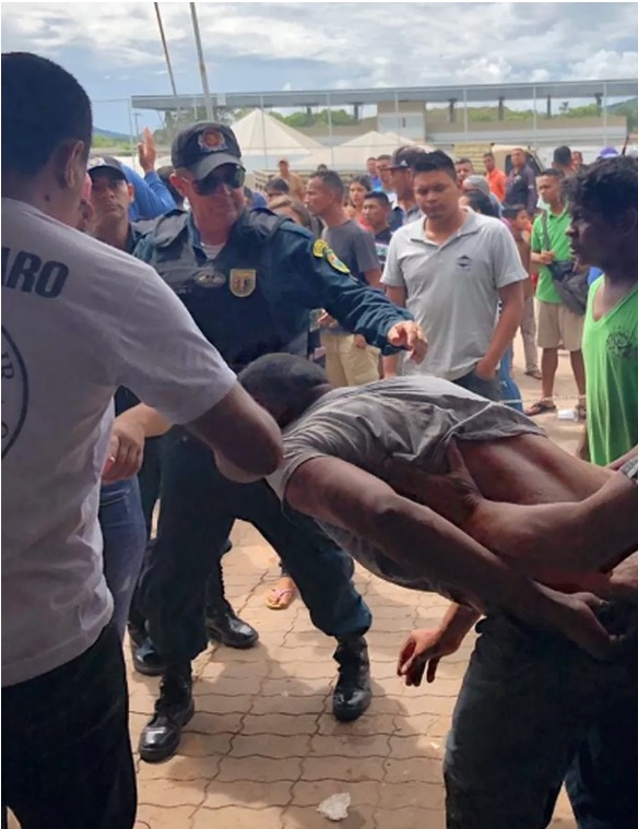 Venezuelano é espancado por brasileiros após suposto furto de desodorantes