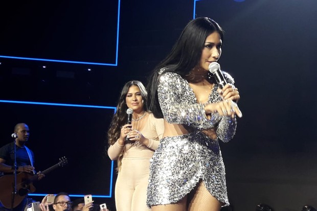 Simaria se irrita e dá 'esculacho' em fãs durante show: 'pode ir embora'