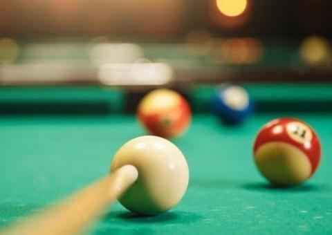 Jovem é assassinado a tiros enquanto jogava sinuca em bar de Manaus